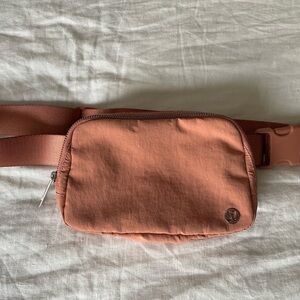 Lululemon Everywhere Belt Bag